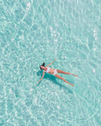 ¿Por qué el agua de mar beneficia nuestro cabello?