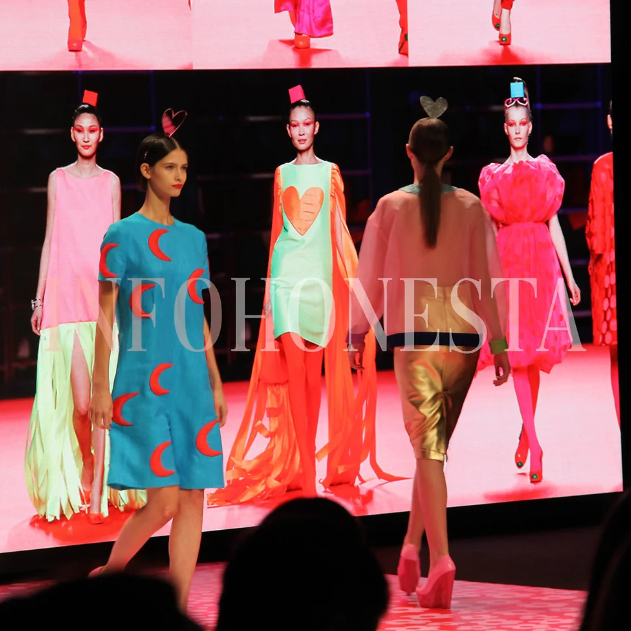 Presentes en #MBFWMadrid: Galería de imágenes exclusivas del desfile de Ágatha Ruiz de la Prada