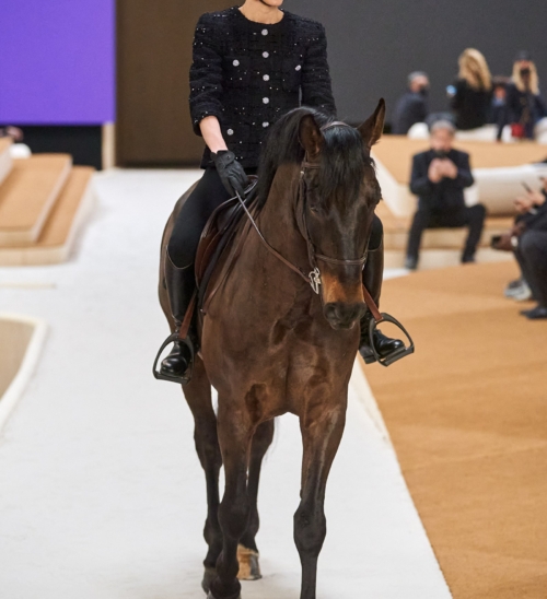 París Fashion Week: Chanel, Dior y Valentino en una pasarela romántica y colorida