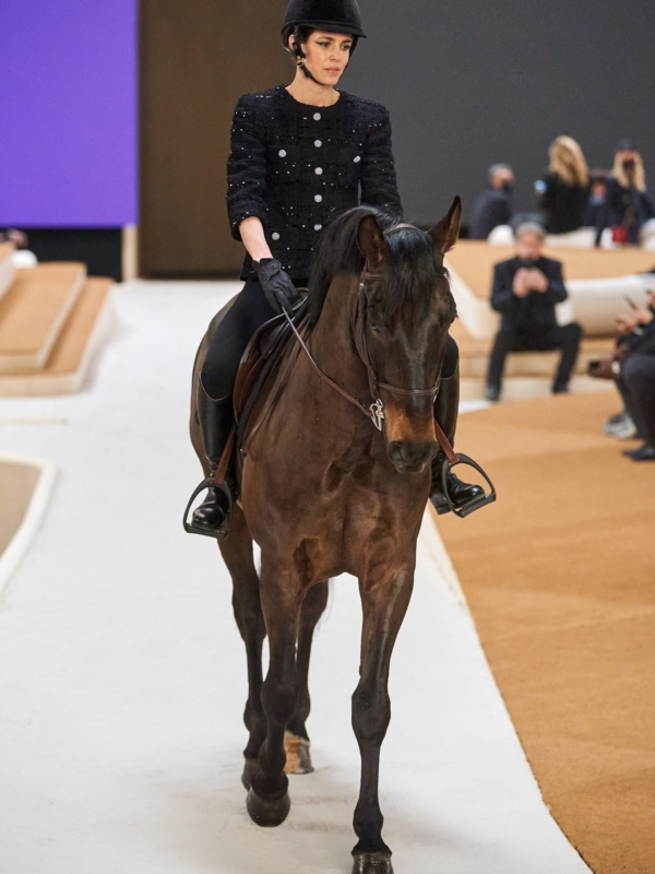 París Fashion Week: Chanel, Dior y Valentino en una pasarela romántica y colorida