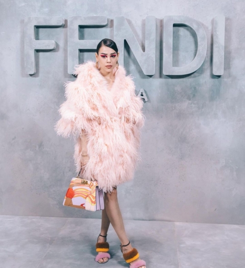 Milán: Danna Paola hace tendencia en la semana de la moda con su lookazo