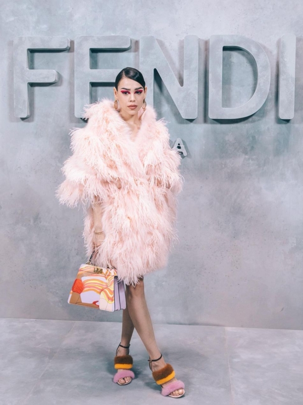 Milán: Danna Paola hace tendencia en la semana de la moda con su lookazo