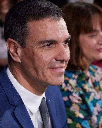 Pedro Sánchez y Begoña Gómez presentes en el desfile de Teresa Helbig