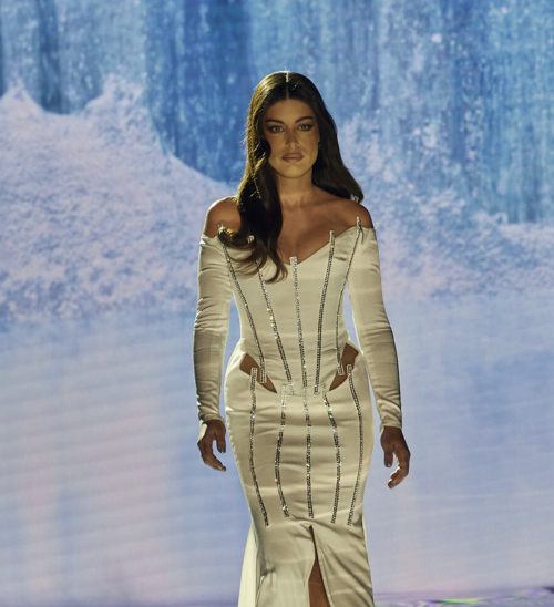 Dulceida desfila para Andrés Sardá con prendas magníficas: todas las fotos