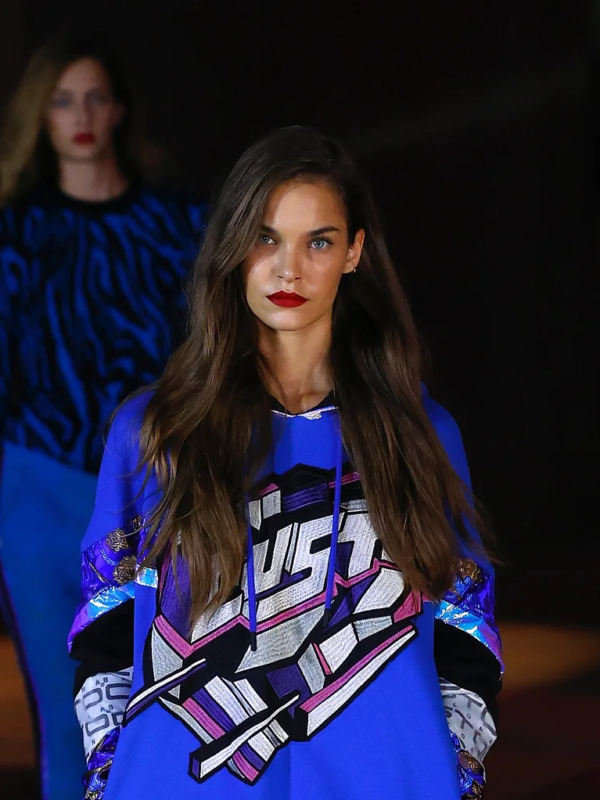 Custo Barcelona sorprendió en el día 2: contrastes de colores y mezcla de tejidos