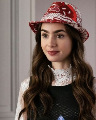 ¿Quieres vestir como una verdadera ‘Emily in Paris’? Lee nuestras claves y lleva el estilo francés