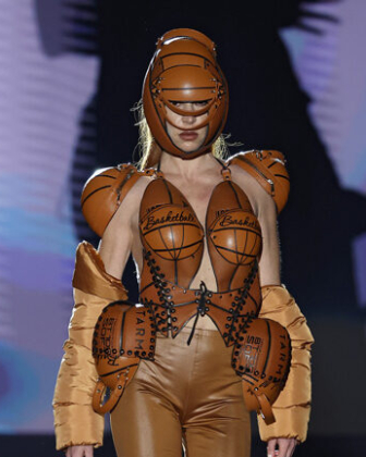 Maya Hansen: «El corset es una elección de libertad»