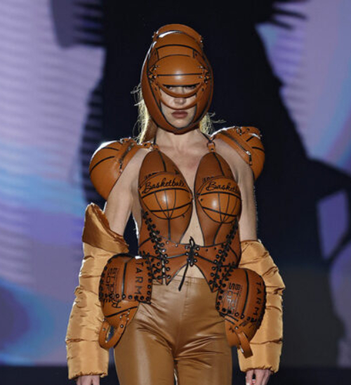 Maya Hansen: «El corset es una elección de libertad»