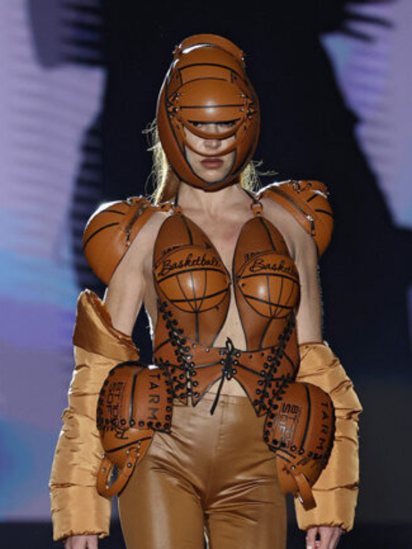 Maya Hansen: «El corset es una elección de libertad»