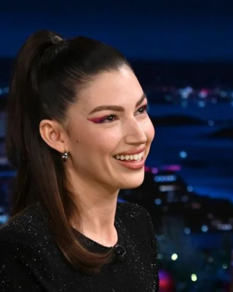 Úrsula Corberó enamora a Hollywood en su debut de estrella invitada a The Tonight Show
