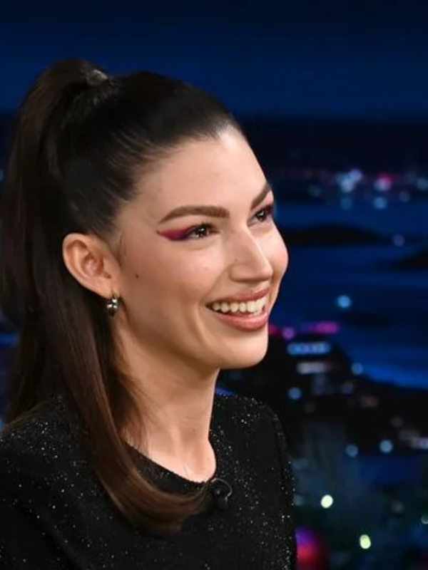 Úrsula Corberó enamora a Hollywood en su debut de estrella invitada a The Tonight Show